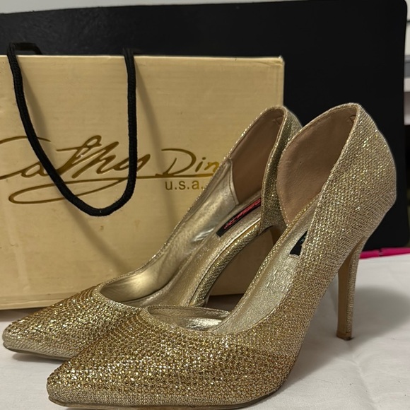 Cathy Din Asymmetrical Gold Women's 4-inch Heels Size 8.5 - Picture 2 of 7
